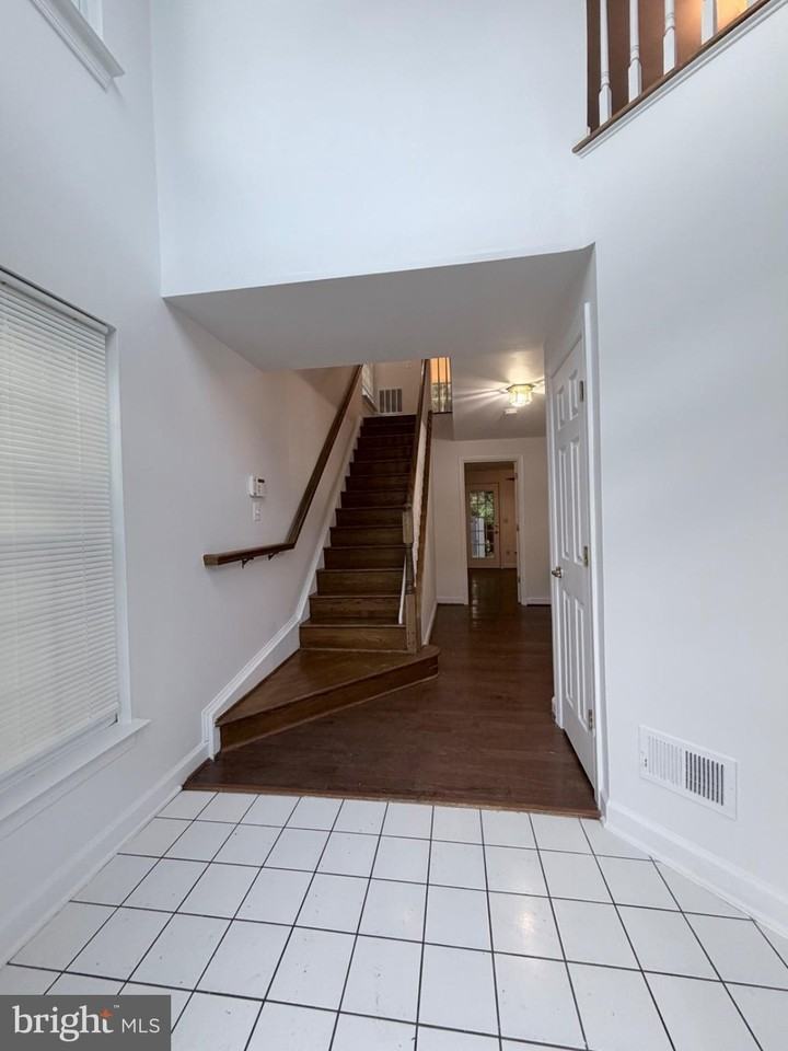 14066 Madrigal Dr - Photo 2 of 27