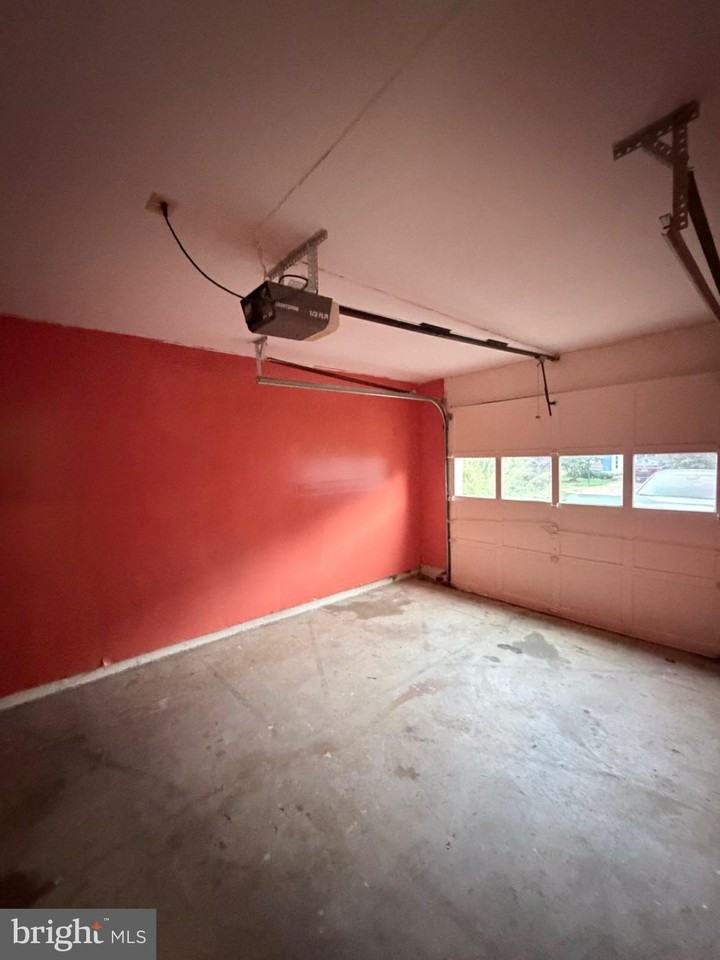 14066 Madrigal Dr - Photo 4 of 27