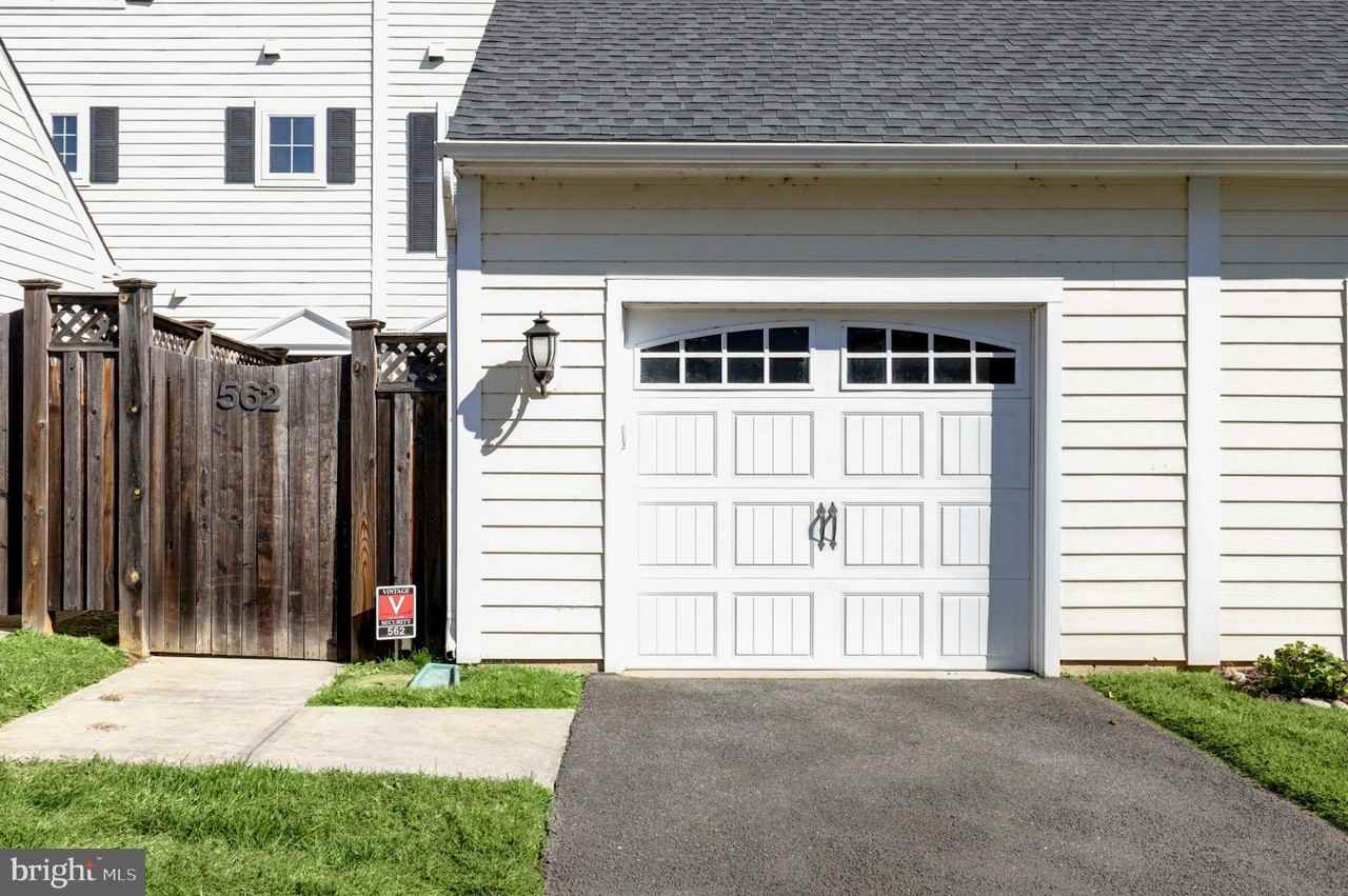 562 Marina Landing Ln #7 - Photo 2 of 36