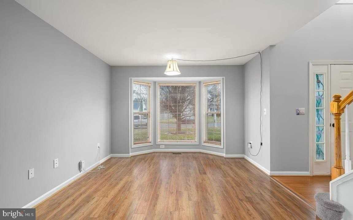 4 Saint Ives Ct - Photo 2 of 17