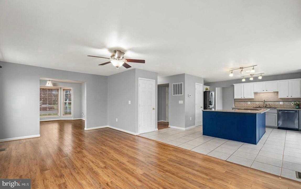 4 Saint Ives Ct - Photo 4 of 17