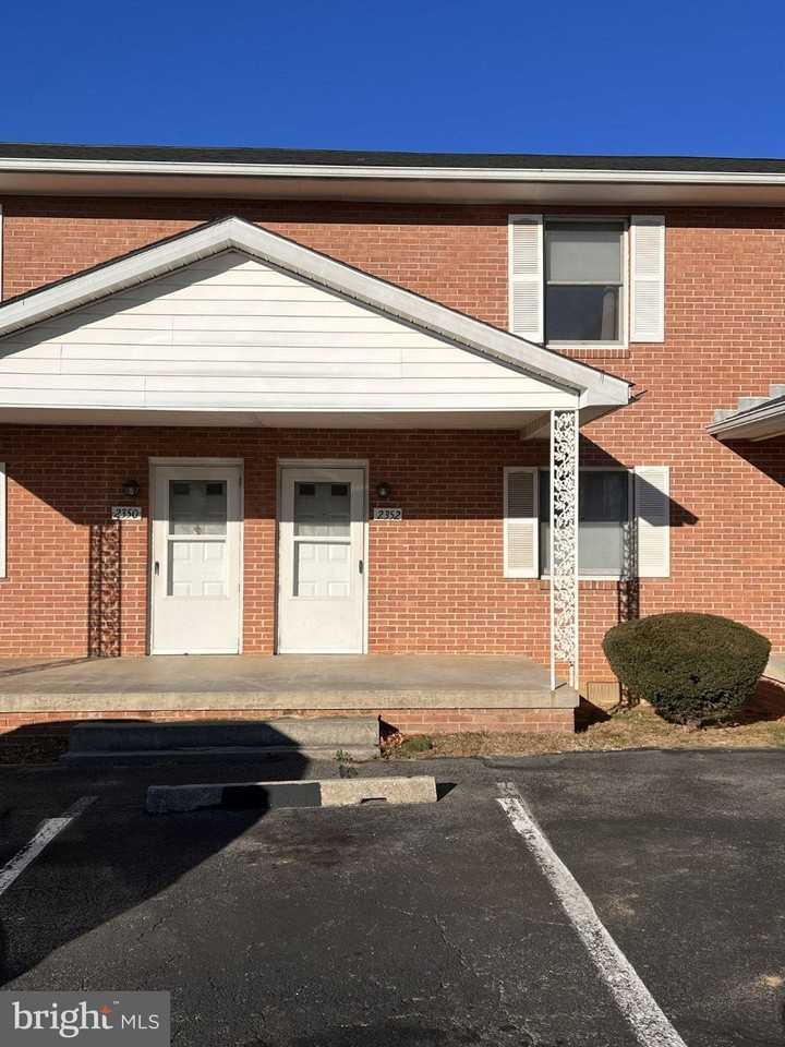 2352 Roosevelt Blvd - Photo 2 of 16