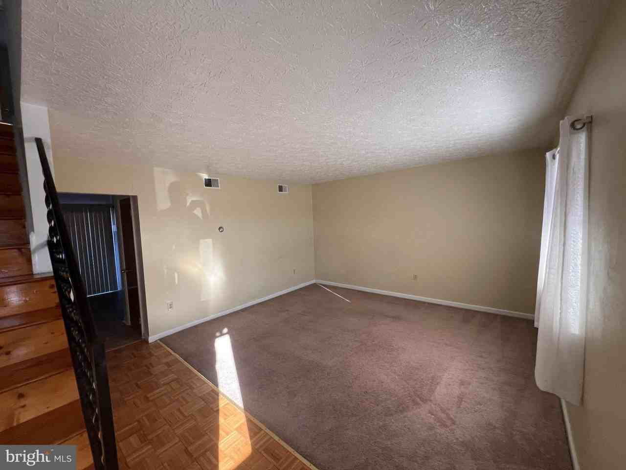 2352 Roosevelt Blvd - Photo 3 of 16
