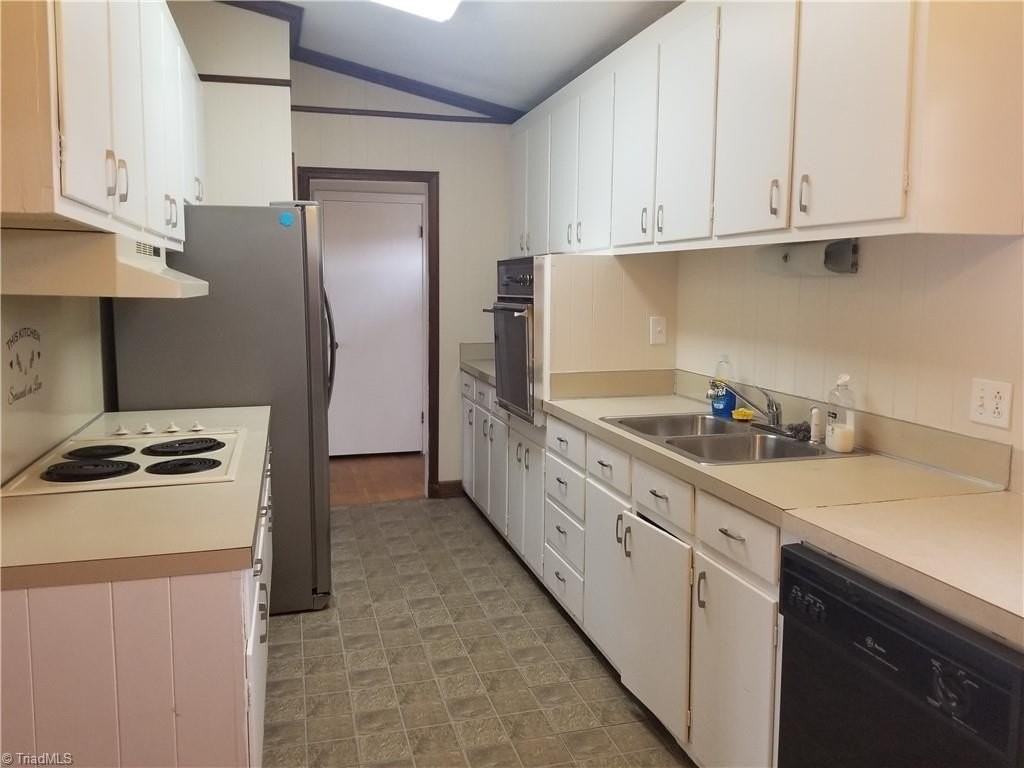 670 Holly Springs Rd - Photo 5 of 16