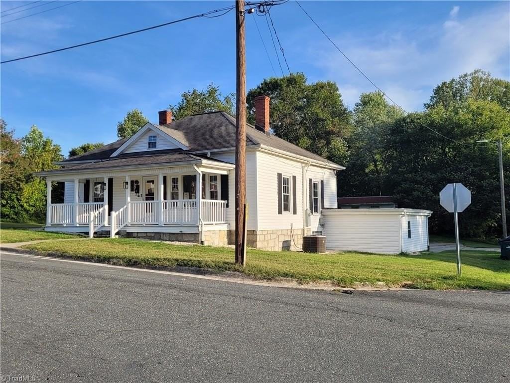 641 Sunset Dr - Photo 3 of 16