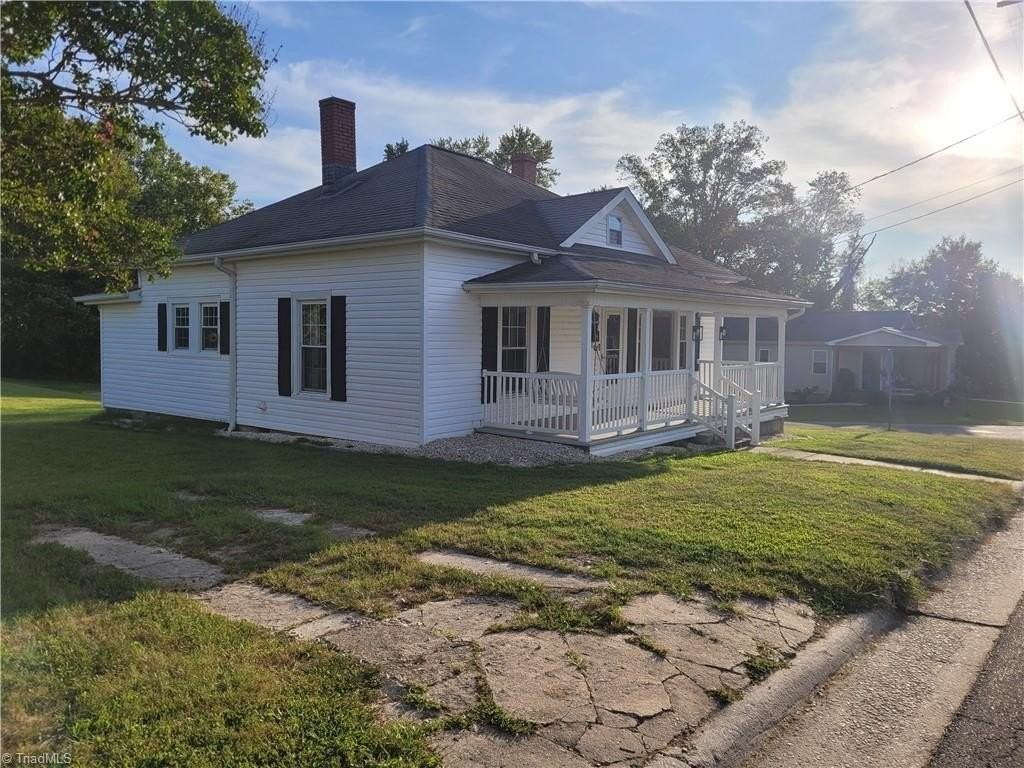 641 Sunset Dr - Photo 4 of 16