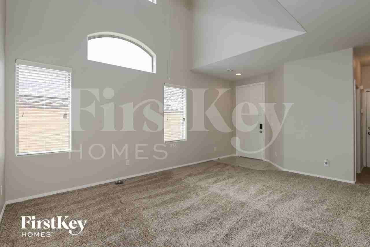 6417 Strongbow Dr - Photo 3 of 15