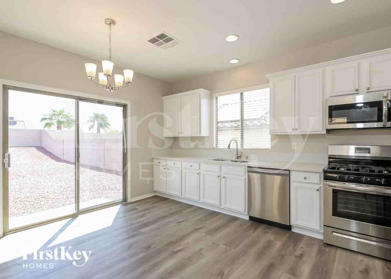 6417 Strongbow Dr - Photo 4 of 15