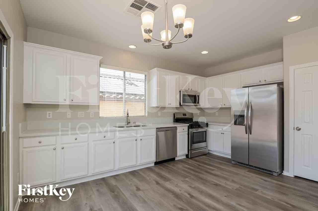 6417 Strongbow Dr - Photo 5 of 15