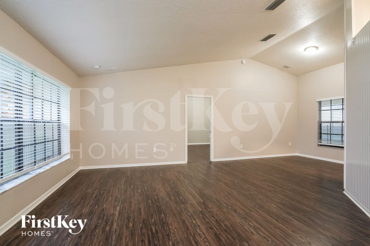 1105 Craig Ct - Photo 3 of 10