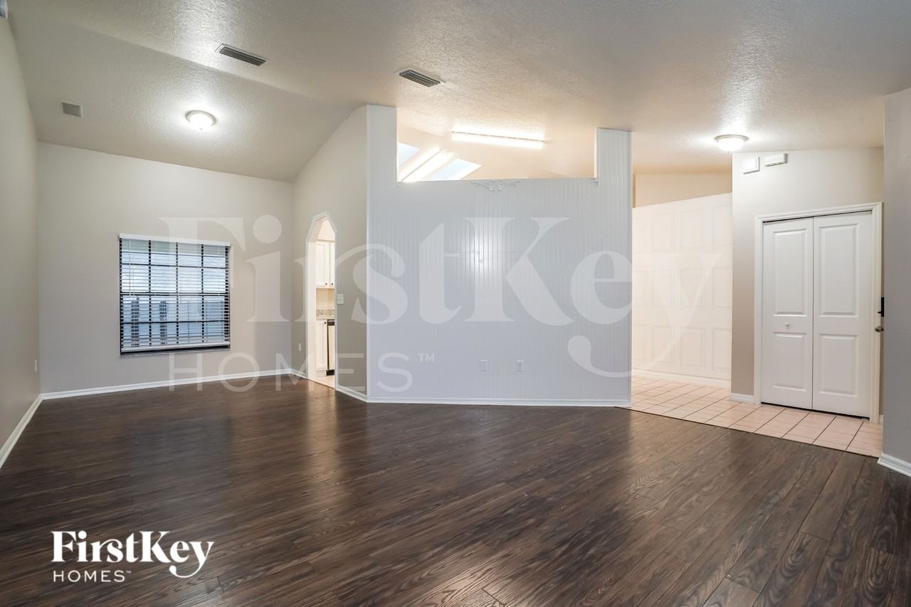 1105 Craig Ct - Photo 4 of 10
