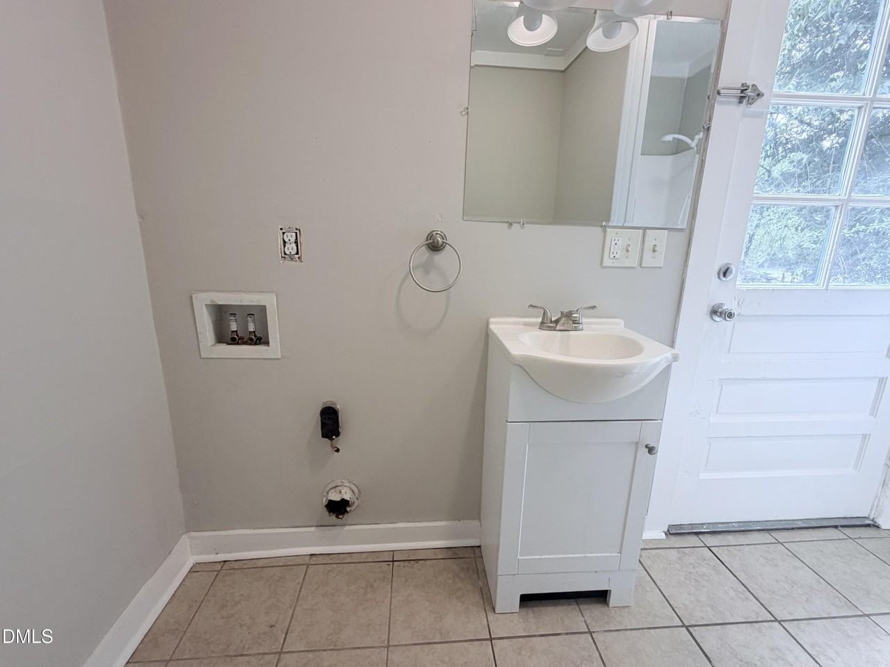 135 N West St - Photo 3 of 12