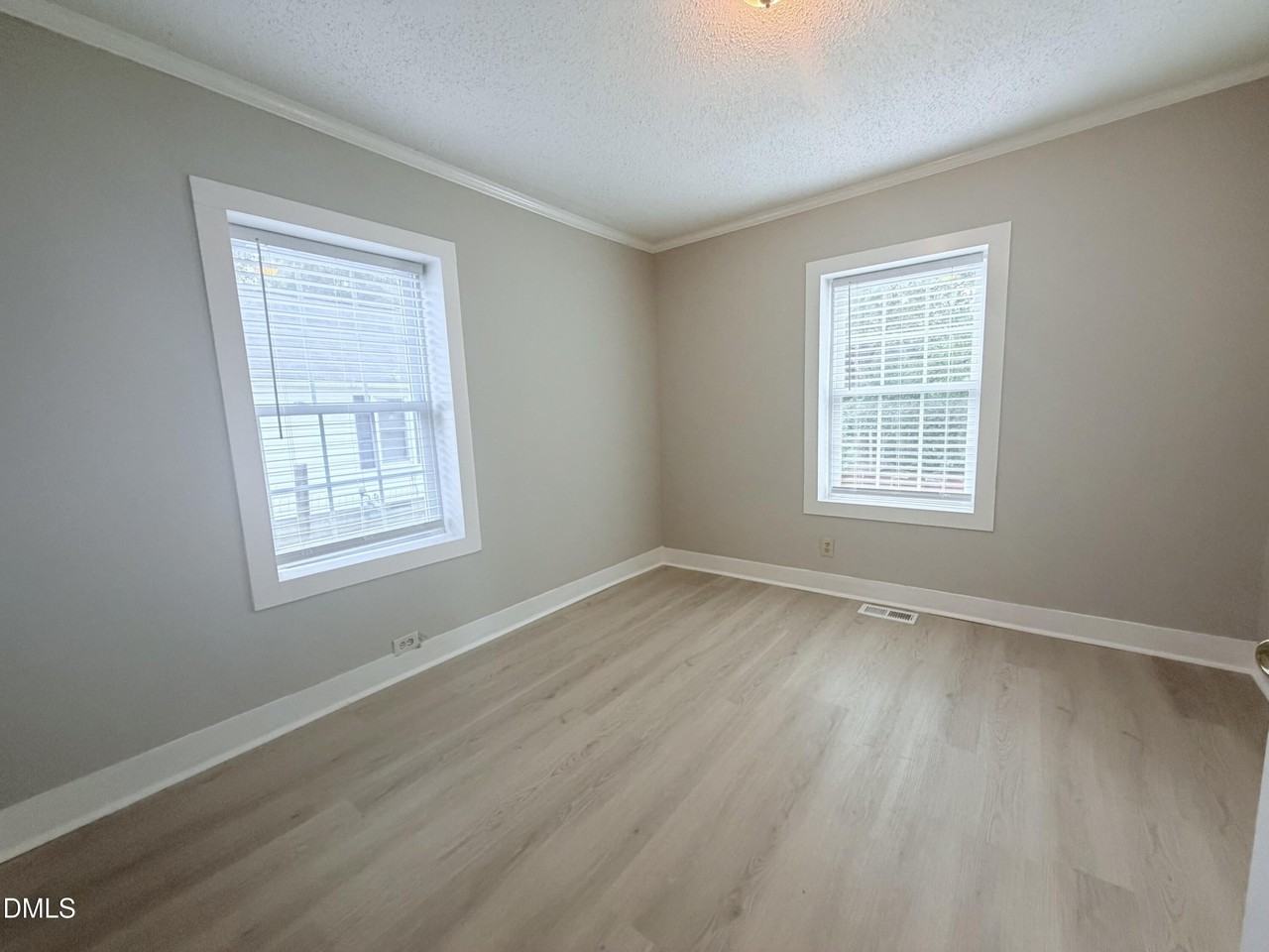 135 N West St - Photo 7 of 12