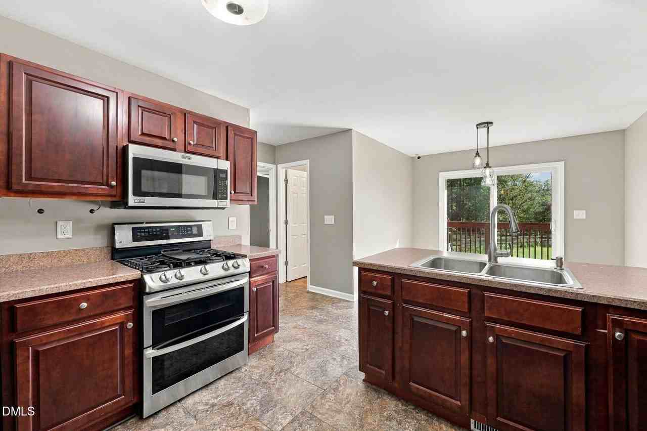 570 Buchanan Rd - Photo 4 of 43