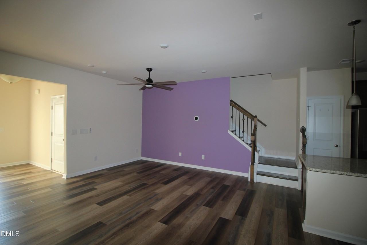 1504 Glacier Dr - Photo 4 of 21