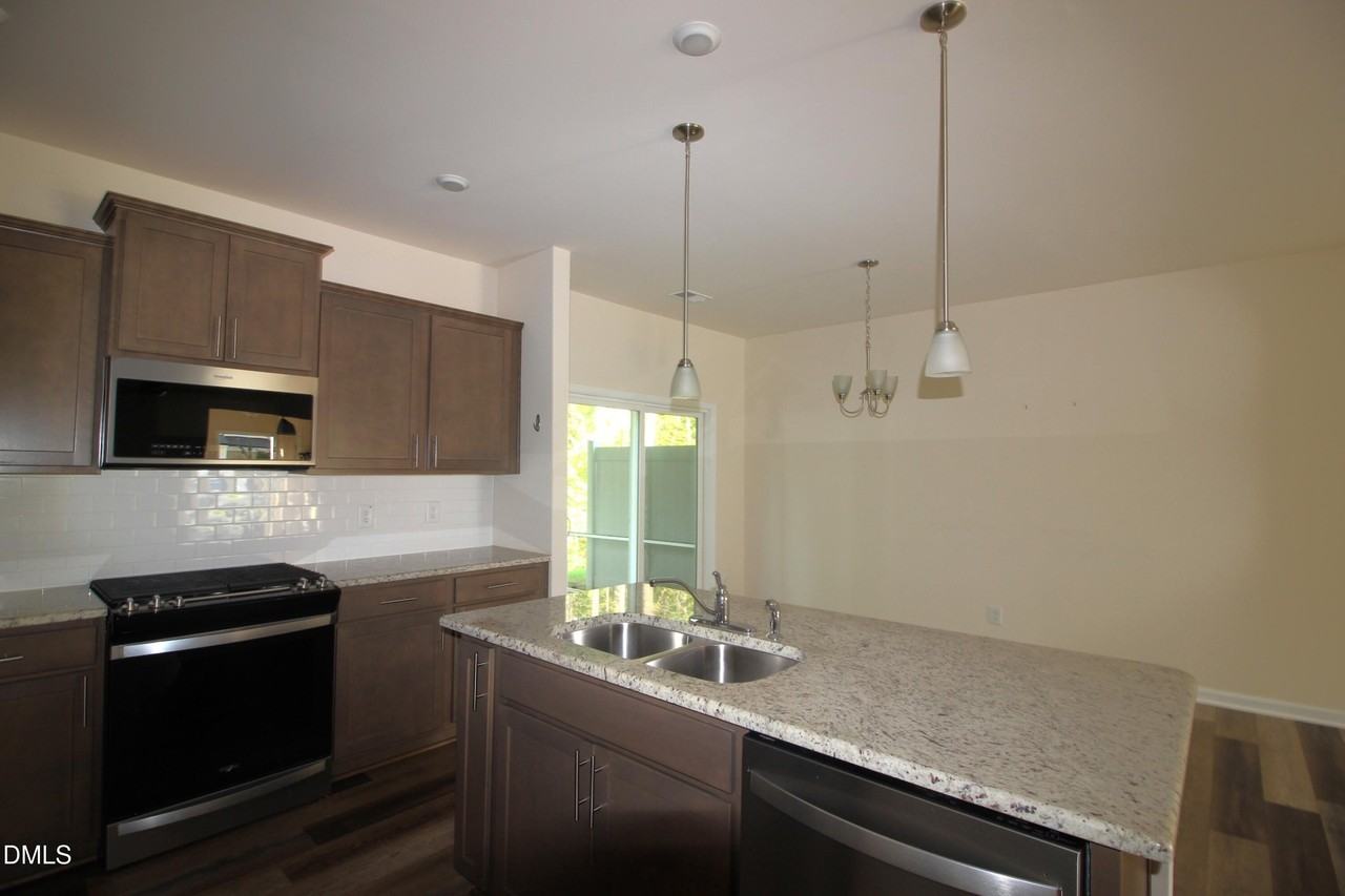 1504 Glacier Dr - Photo 7 of 21