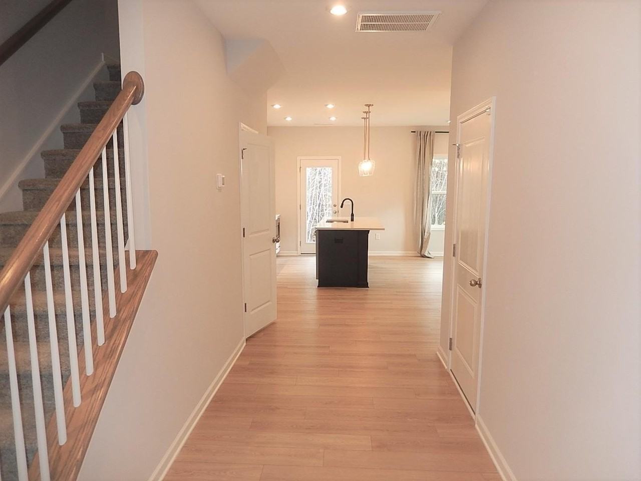817 Oak Center Dr - Photo 2 of 32