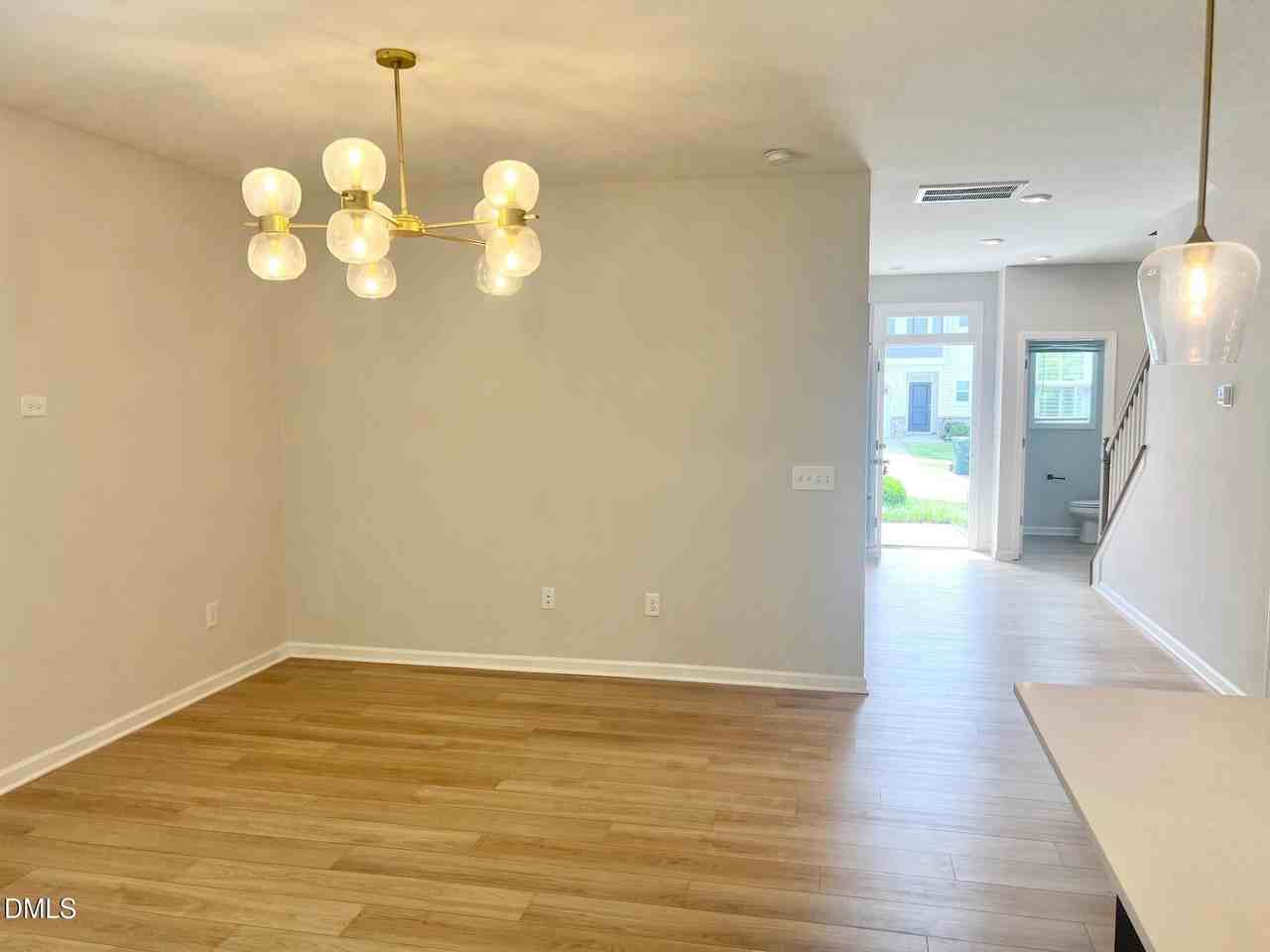 817 Oak Center Dr - Photo 5 of 32