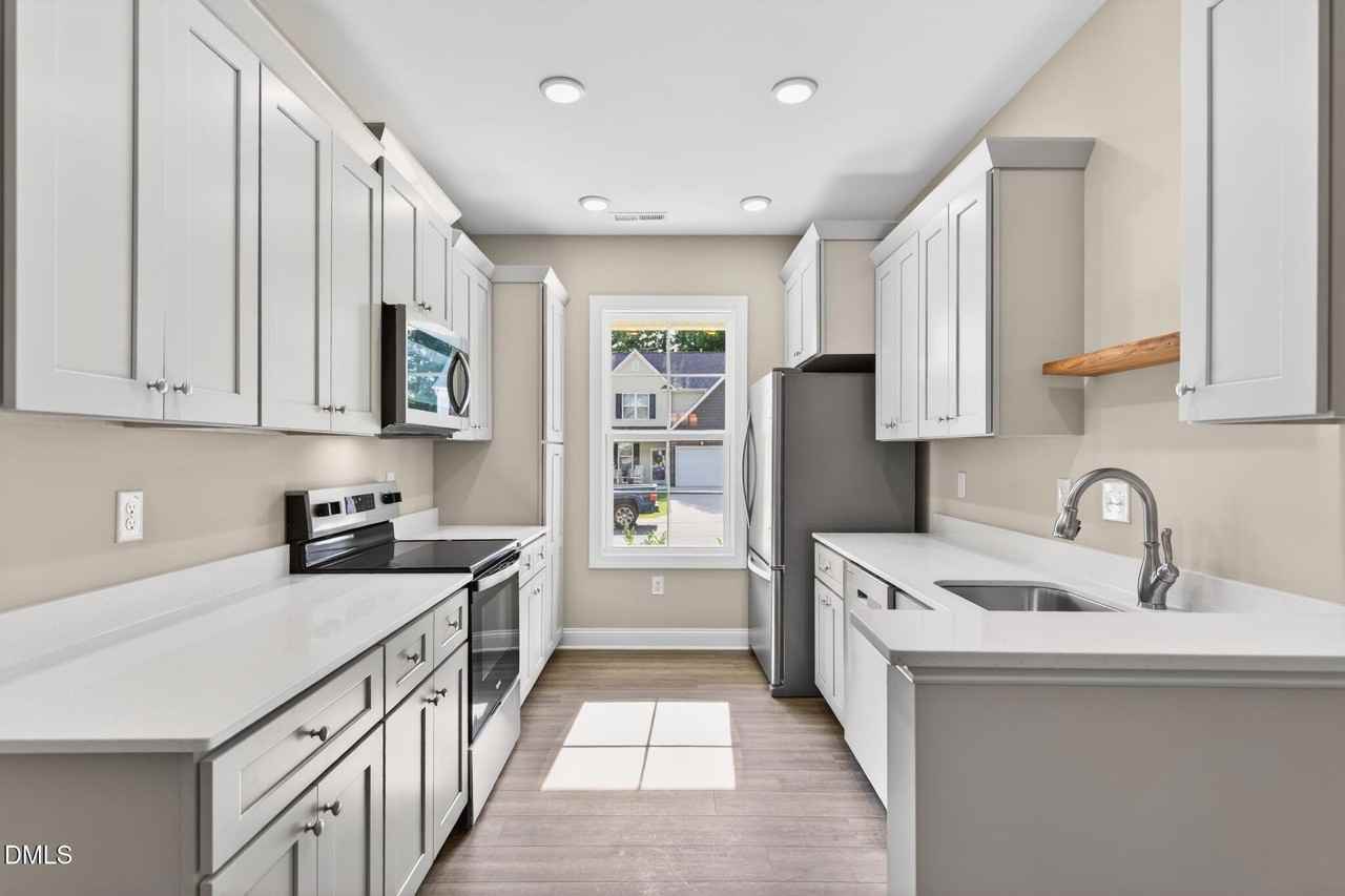 408 Meridian Xing - Photo 4 of 18