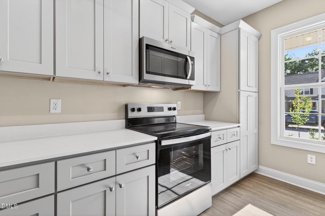 408 Meridian Xing - Photo 5 of 18