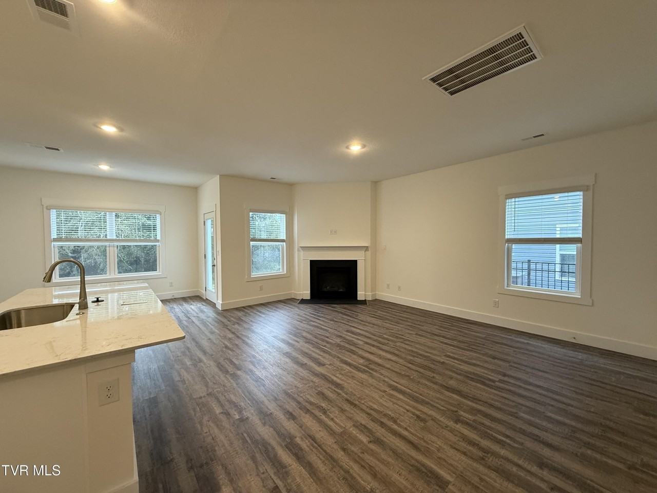 237 Chimney View Loop - Photo 3 of 19