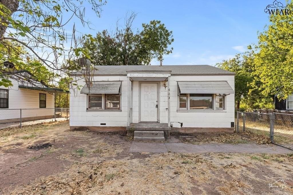 1613 Hawes Ave - Photo 2 of 34