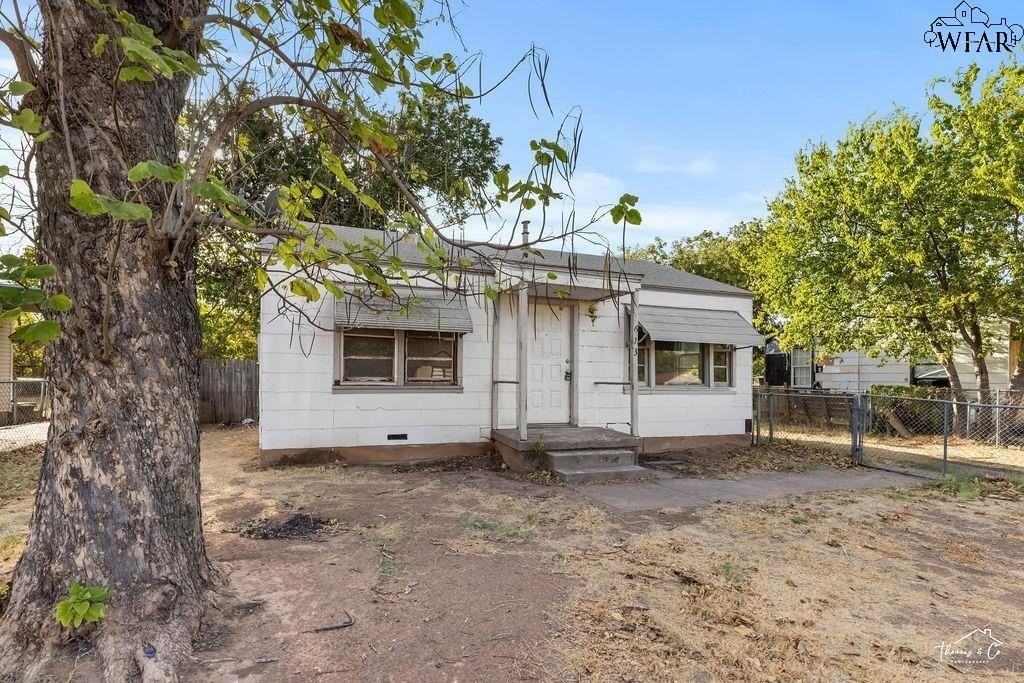 1613 Hawes Ave - Photo 4 of 34
