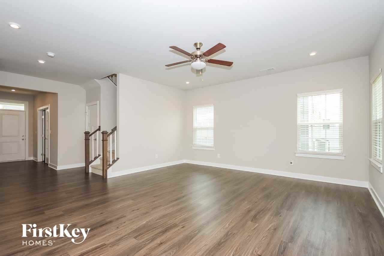 1614 Tundra Ln - Photo 3 of 15