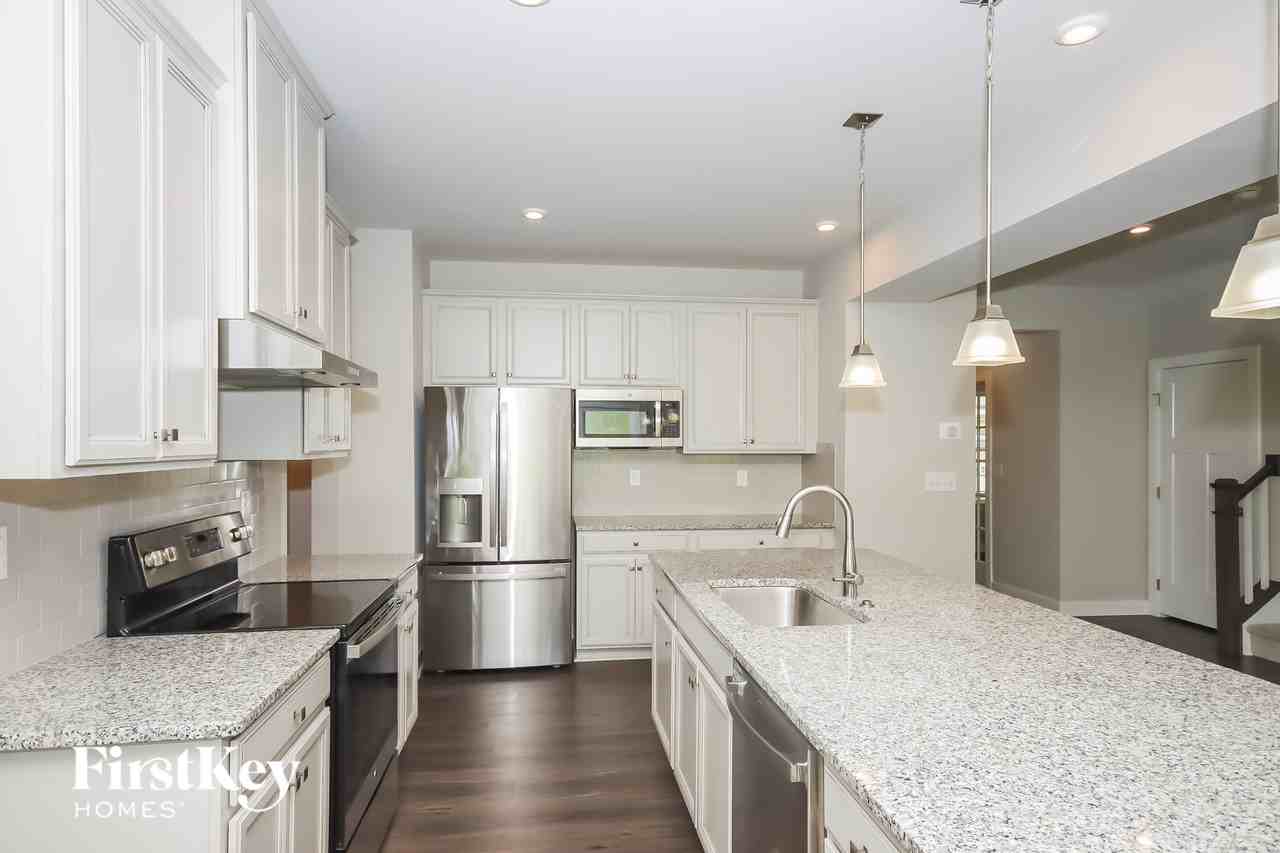1614 Tundra Ln - Photo 4 of 15