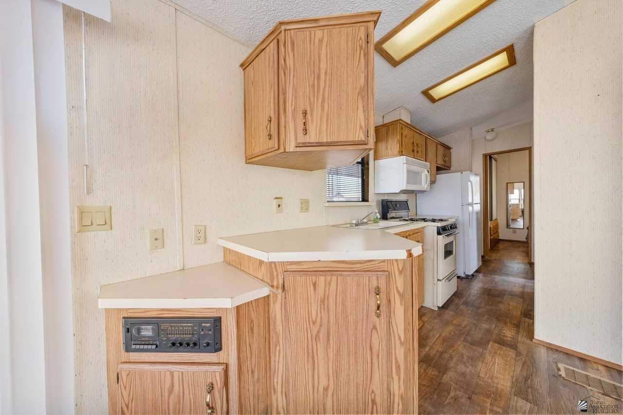 5707 E 32nd St - Photo 5 of 24