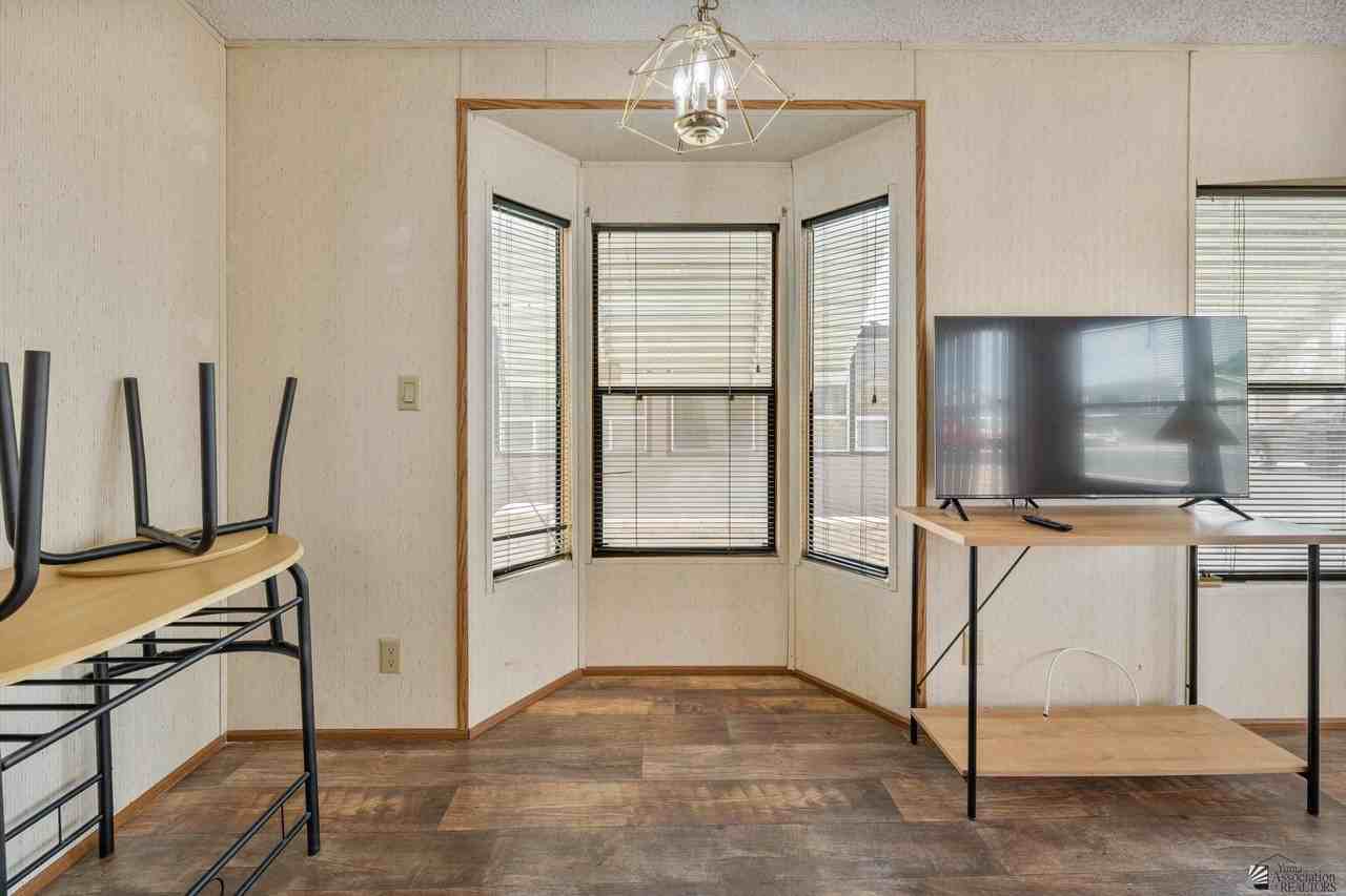 5707 E 32nd St - Photo 6 of 24