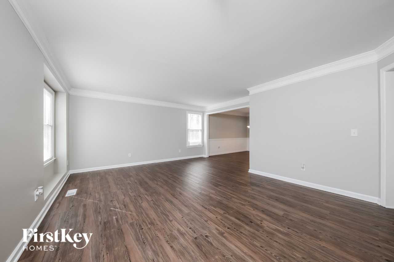 4908 Heritage Woods Ct - Photo 3 of 15