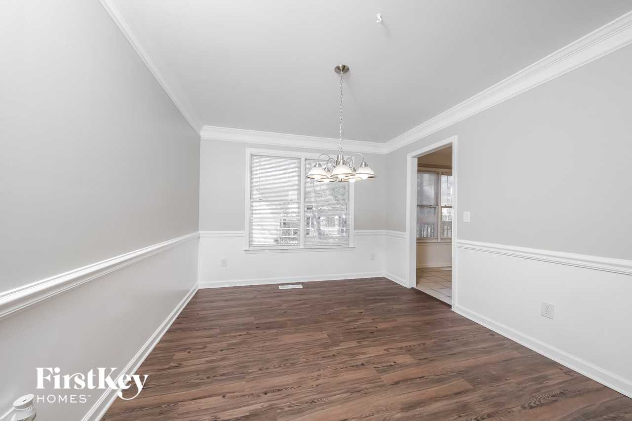 4908 Heritage Woods Ct - Photo 4 of 15