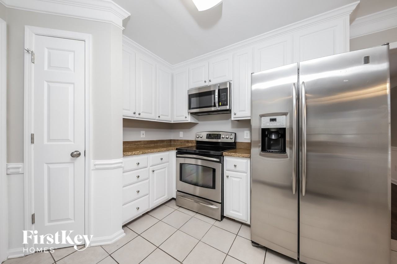 4908 Heritage Woods Ct - Photo 5 of 15