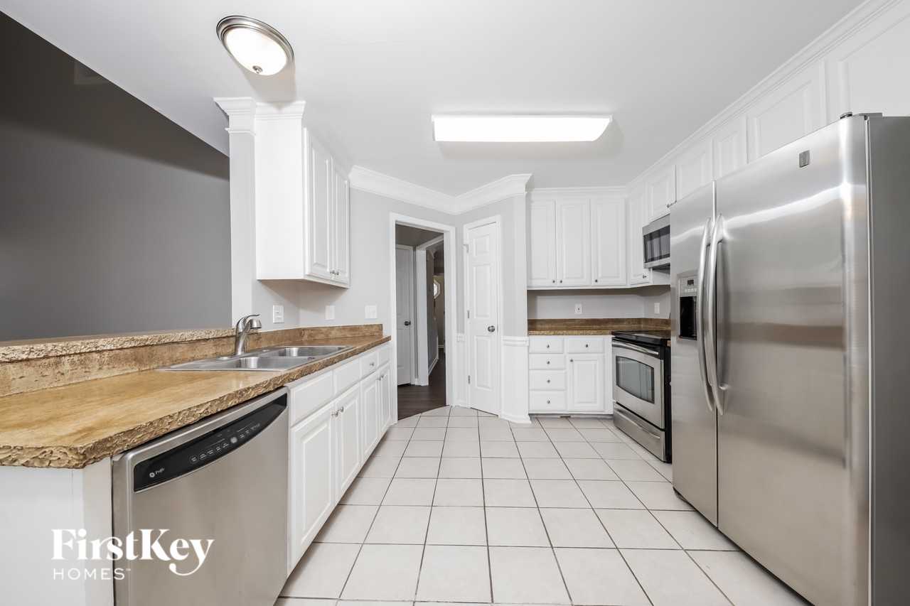 4908 Heritage Woods Ct - Photo 6 of 15