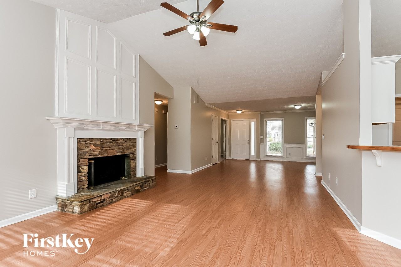 920 Springer Ct - Photo 2 of 15