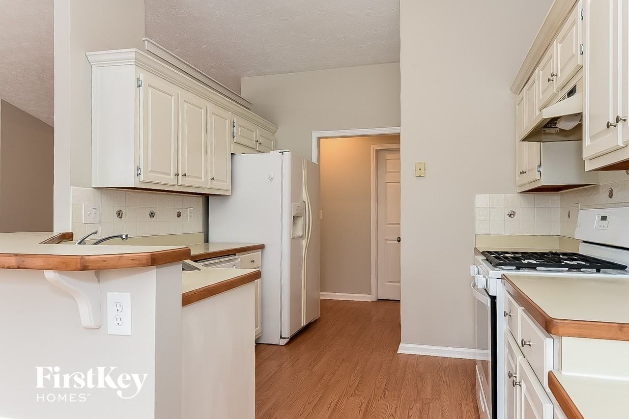920 Springer Ct - Photo 6 of 15