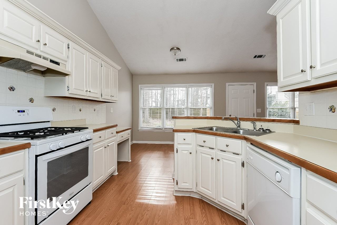 920 Springer Ct - Photo 7 of 15