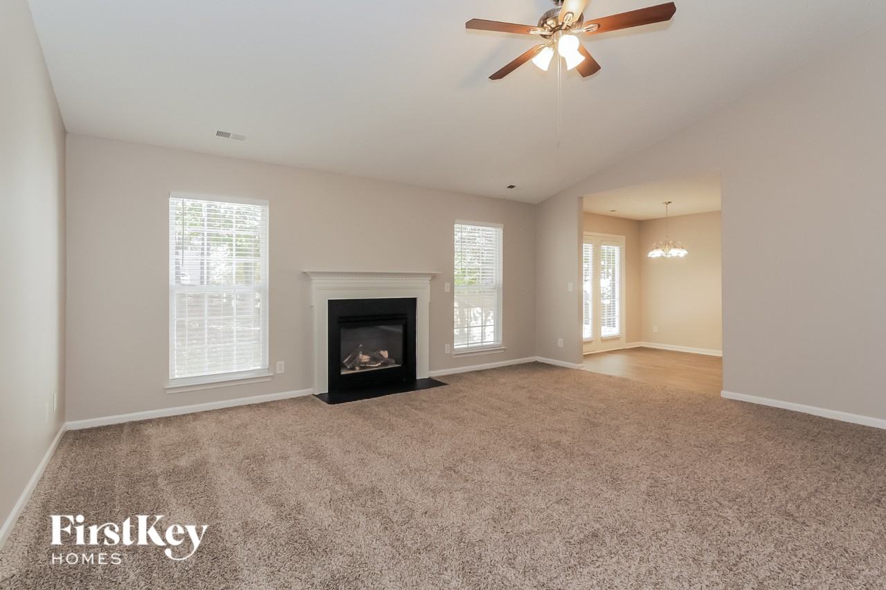 7418 Saddle Trail Ln - Photo 3 of 15
