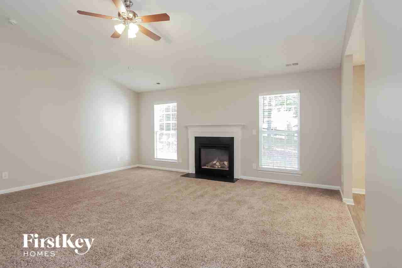 7418 Saddle Trail Ln - Photo 4 of 15