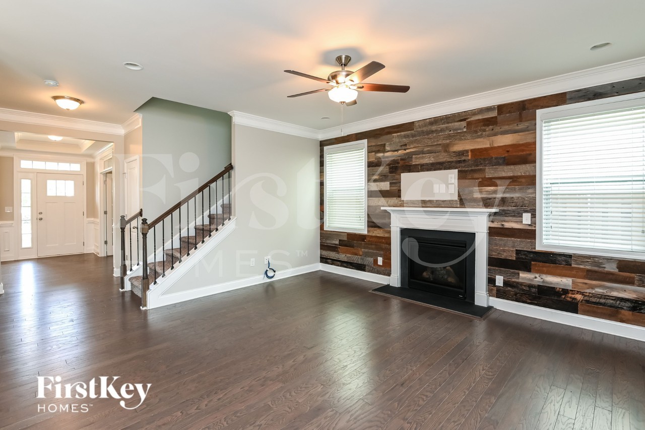 9725 Rayneridge Dr - Photo 4 of 15