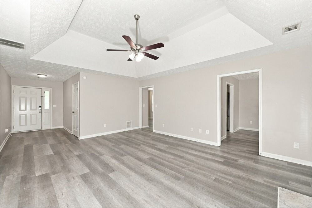 229 Clearwater Dr - Photo 4 of 16
