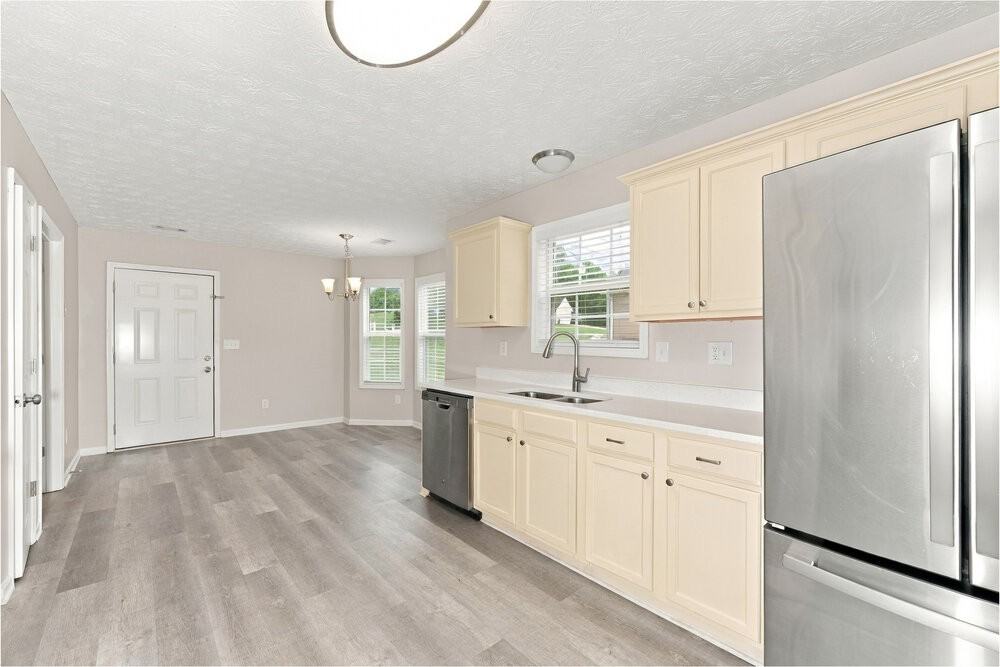 229 Clearwater Dr - Photo 5 of 16