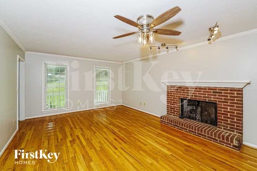 1313 Colonial Way - Photo 3 of 16