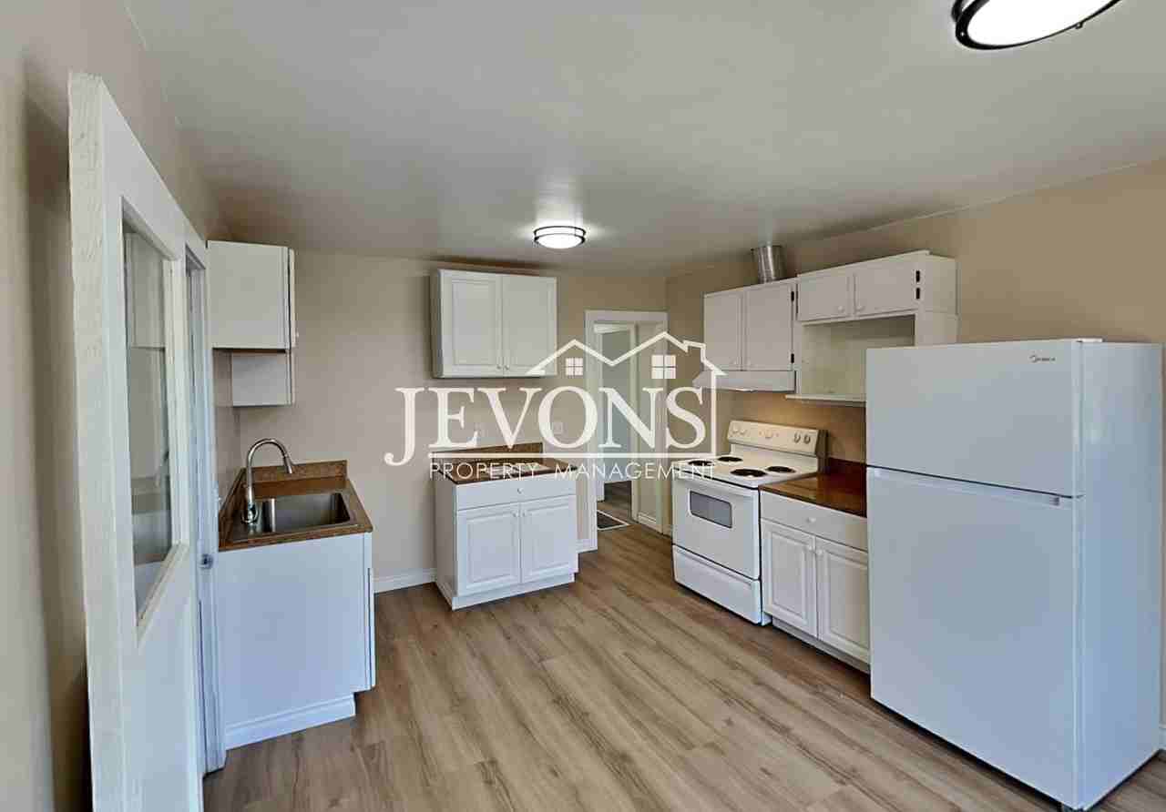 419 W 3rd St - Photo 2 of 29