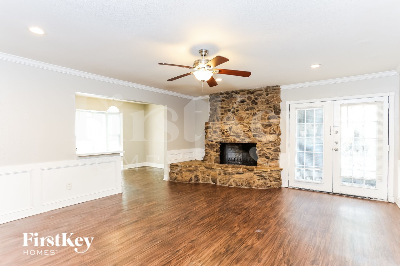 223 Linda Ln - Photo 3 of 17