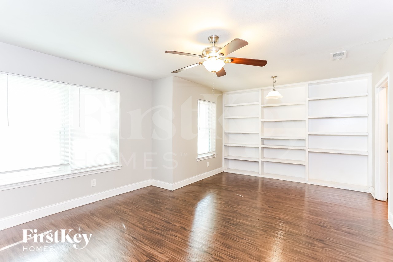 223 Linda Ln - Photo 5 of 17