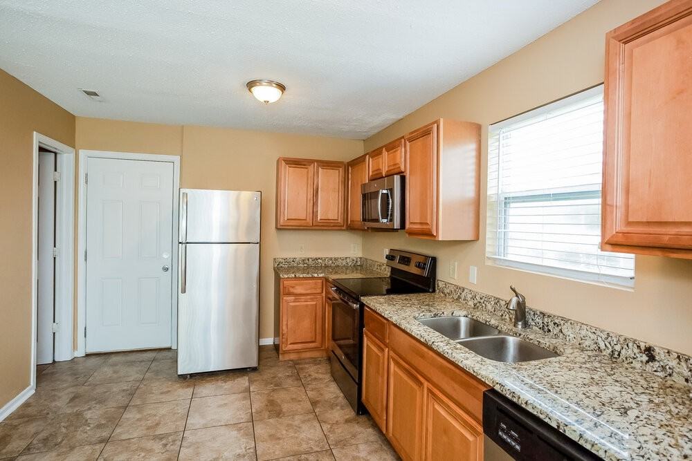 313 Long Bow St - Photo 6 of 25