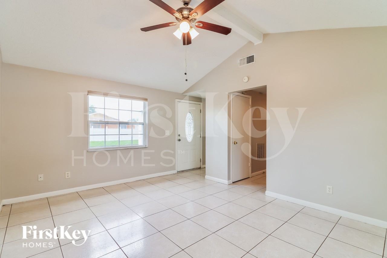 8508 Olympic Ct - Photo 3 of 20