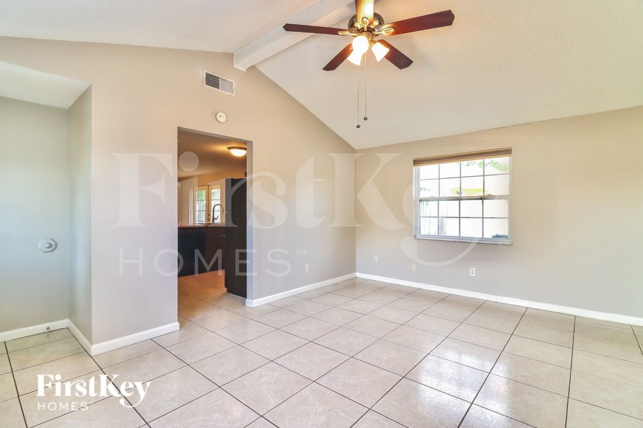 8508 Olympic Ct - Photo 5 of 20